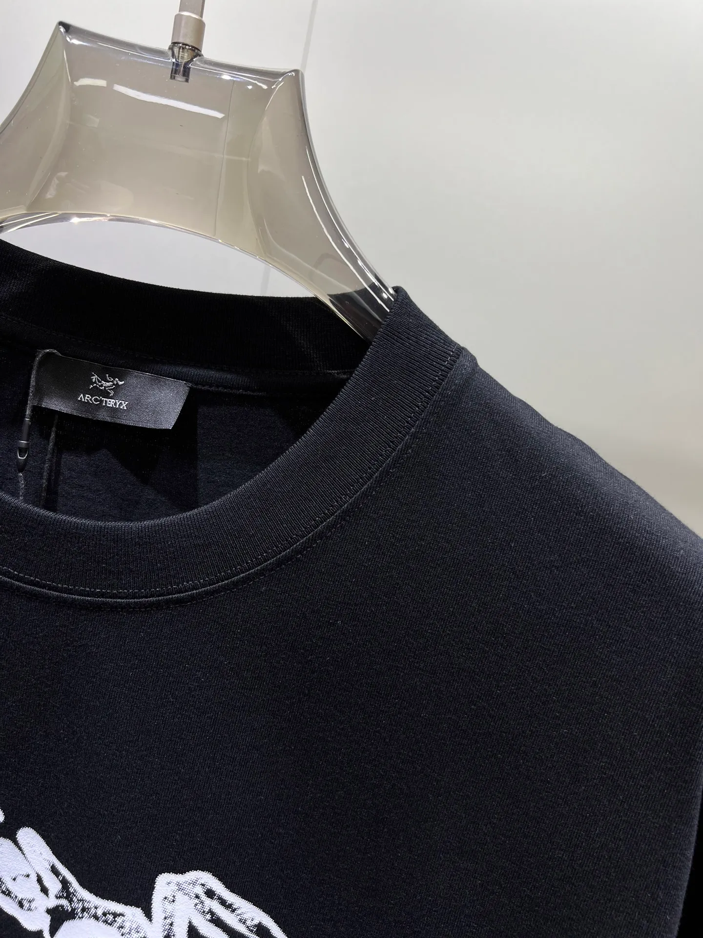 arcteryx🌟New Arrival T T Hot Sale 99 🐎🐎Size：S-XXL Black White 2 （Size ） Size S 110 54 69 21 M 114 56 71 22 L 118 58 73 22 XL 122 60 75 23 2XL 126 62 77 23